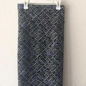 LuLaRoe Skirt Black, White & Blue Size 2XL